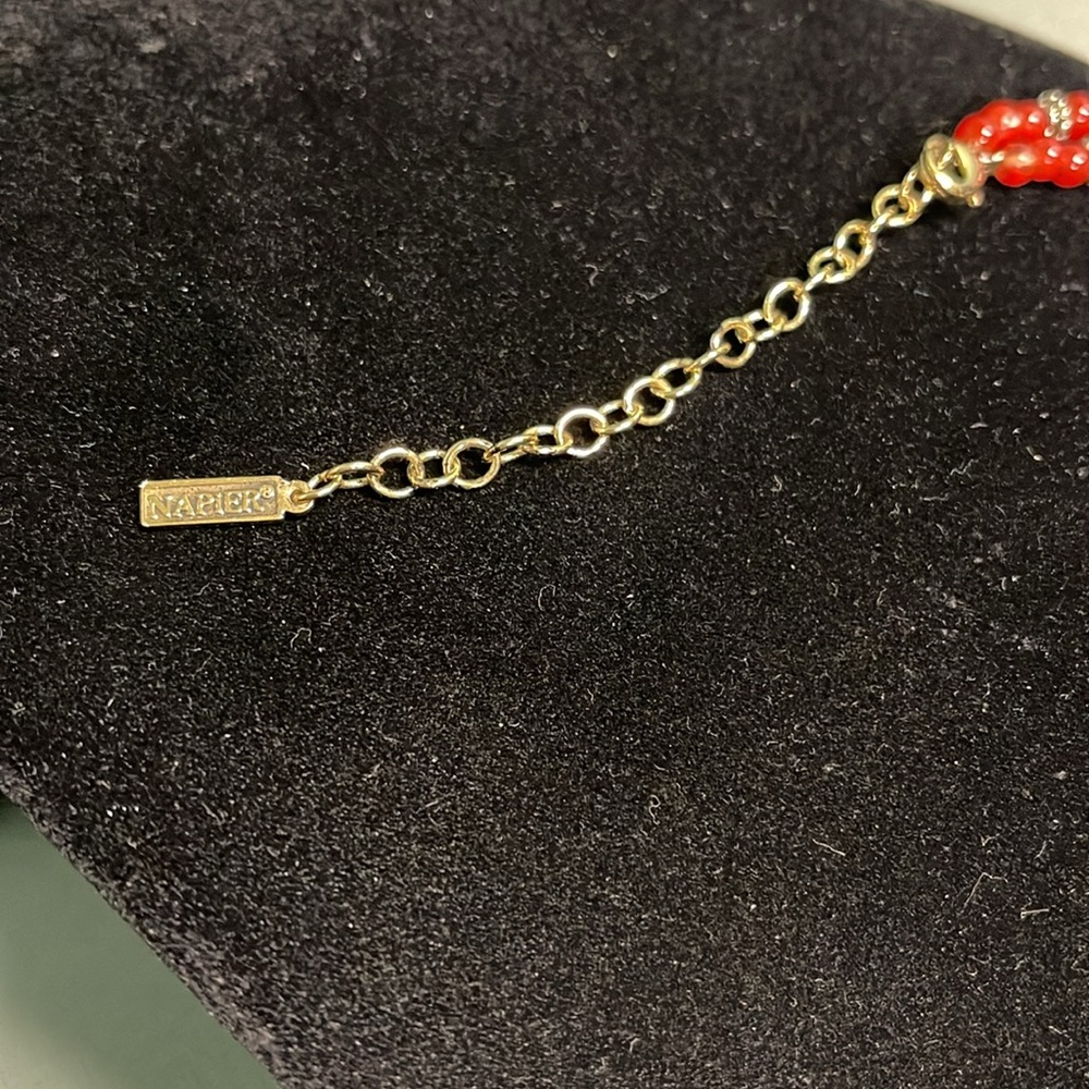 VINTAGE NAPIER CORNELIAN RED BEADS & GOLD TONE BEADS SUNDIAL MEDALLION NECKLACE - Picture 7 of 12